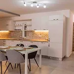 Mediterranean Bloom Retreat Lägenhet