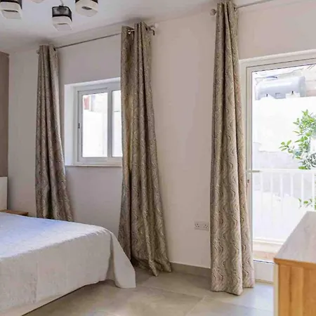 Mediterranean Bloom Retreat * سليمة