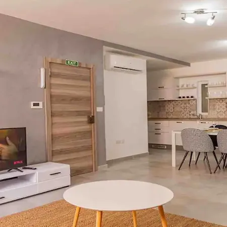 Mediterranean Bloom Retreat شقة سليمة