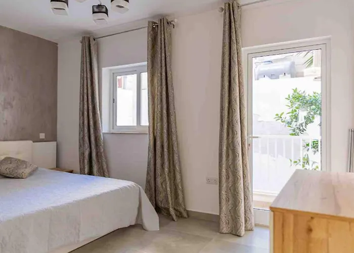 Mediterranean Getaway - 2br * סליאמה