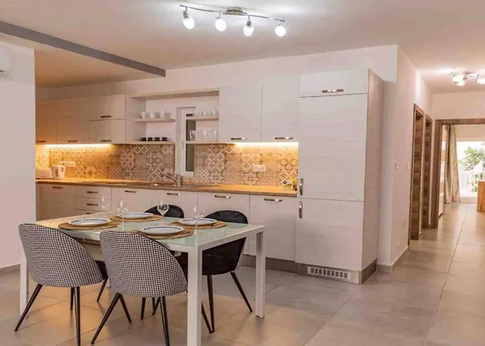 Mediterranean Getaway - 2br דירה